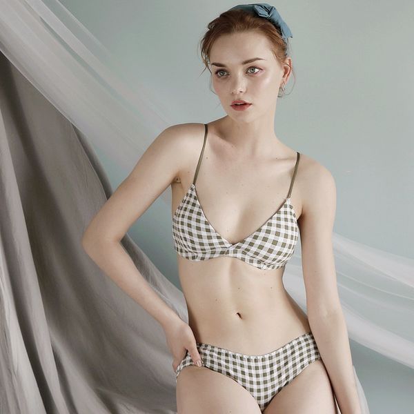 buy one new cotton underwear retro grid cup thin ladies gather bra set checked triangle knickers, Red;black
buy one new cotton underwear retro grid cup thin ladies gather bra set checked triangle knickers, Red;black