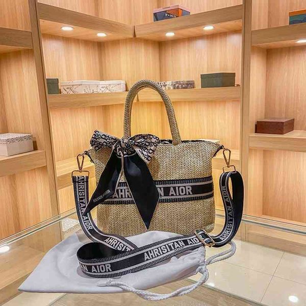 75% off handbag factory store women's bag straw woven silk scarf women's bag single shoulder
75% off handbag factory store women's bag straw woven silk scarf women's bag single shoulder