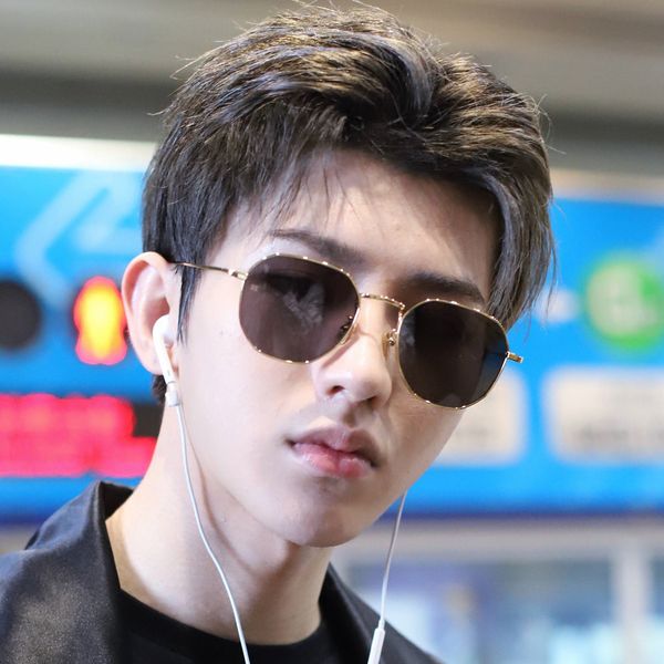 солнцезащитные очки blmale cai xukun с ins квадратных очков, tiktok, красные солнцезащитные очки, женщины улице избили джиттера. m l, White;black
солнцезащитные очки blmale cai xukun с ins квадратных очков, tiktok, красные солнцезащитные очки, женщины улице избили джиттера. m l, White;black