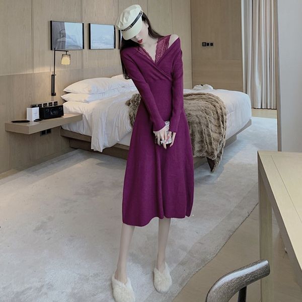 autumn / winter 2020 new cross v-neck lace stitching knitted dress long sleeve medium length skirt for women
autumn / winter 2020 new cross v-neck lace stitching knitted dress long sleeve medium length skirt for women