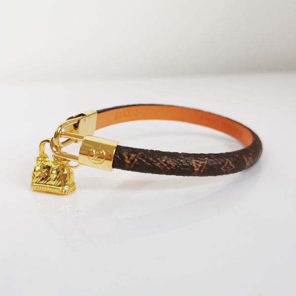 luxury designer jewelry women bracelet leather bracelets with flower pattern gold bag hardware stainless steel fashion ins star same style, Golden;silver
luxury designer jewelry women bracelet leather bracelets with flower pattern gold bag hardware stainless steel fashion ins star same style, Golden;silver