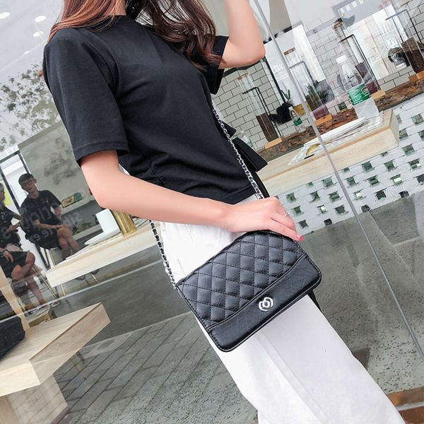 luxurys designers 2021 new leather bag fashion versatile women's one shoulder messenger handbag rhombic chain
luxurys designers 2021 new leather bag fashion versatile women's one shoulder messenger handbag rhombic chain