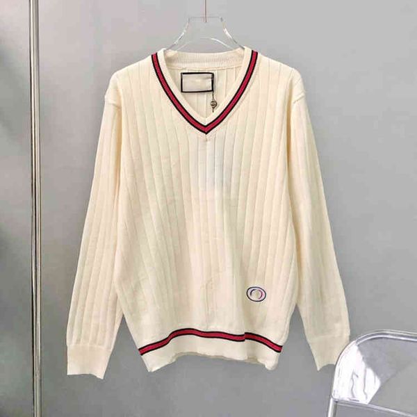 2022 factory wholesale new + early autumn gujia embroidery letter v-neck pullover webbing knitted loose sweater, White;black
2022 factory wholesale new + early autumn gujia embroidery letter v-neck pullover webbing knitted loose sweater, White;black