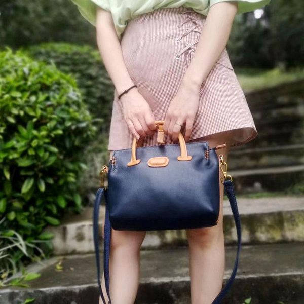 xhty leather handbag women's messenger bag collision color first layer cowhide oil wax original new 2020 postage
xhty leather handbag women's messenger bag collision color first layer cowhide oil wax original new 2020 postage
