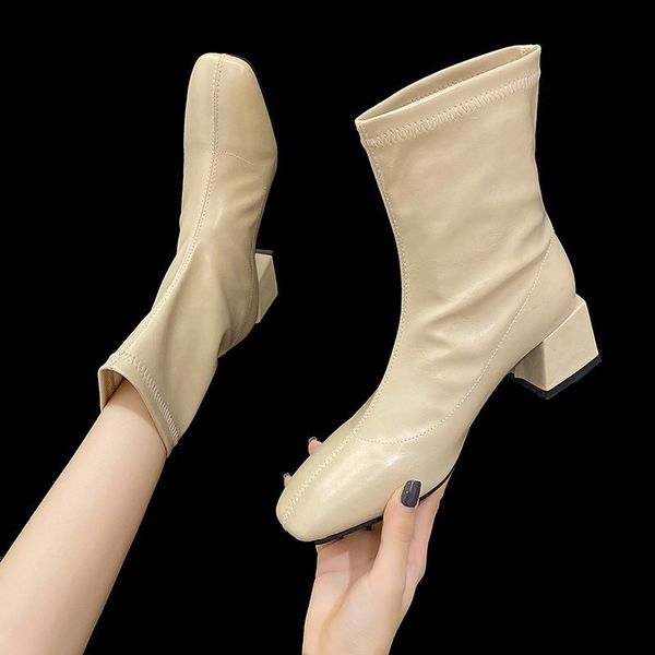 2021 winter women's ins beige blocks high ankle low heels leather soft boots j197, Black
2021 winter women's ins beige blocks high ankle low heels leather soft boots j197, Black