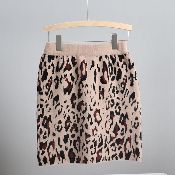 2021 new autumn winter long knit straight high waist women knitted skirts elegant female midi pencil skirt bodycon lmg6, Black
2021 new autumn winter long knit straight high waist women knitted skirts elegant female midi pencil skirt bodycon lmg6, Black