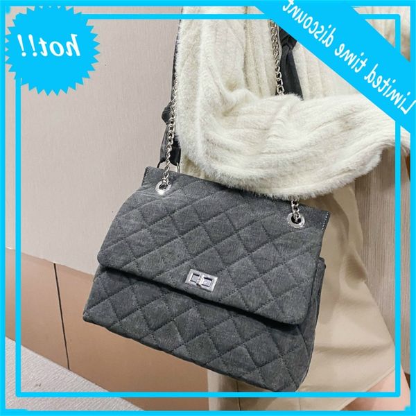 black wet retro large capacity women task 2021 winter new style fashion all-match single shoulder bag
black wet retro large capacity women task 2021 winter new style fashion all-match single shoulder bag