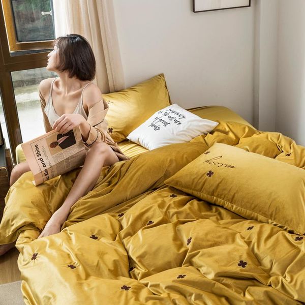 luxury style italy velvet 4pcs duvet cover bed sheet pillowcases solid four leaves flowers yellow dark green blue wine red
luxury style italy velvet 4pcs duvet cover bed sheet pillowcases solid four leaves flowers yellow dark green blue wine red
