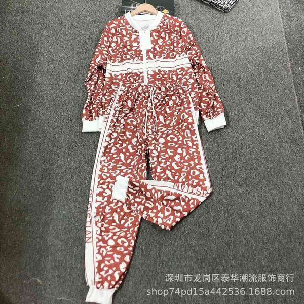 2022 factory wholesale new autumn d family printed zipper coat harlan trousers casual suit women 3x5f, Gray
2022 factory wholesale new autumn d family printed zipper coat harlan trousers casual suit women 3x5f, Gray