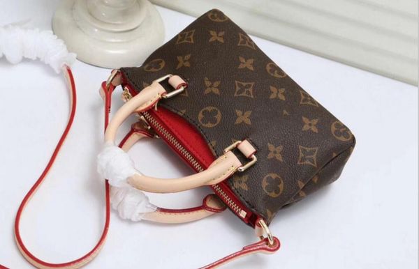 the new wholesale classic canvas calfskin mini handbag womens shoulder carry chest bag carrying presbyopic wallet crossbody handbag carr
the new wholesale classic canvas calfskin mini handbag womens shoulder carry chest bag carrying presbyopic wallet crossbody handbag carr