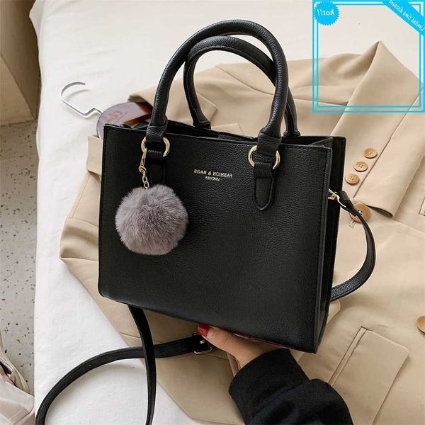 2021 new luxury handbag stitches wild messenger designer fire plate shoulder bag women bake crossbody bags 
2021 new luxury handbag stitches wild messenger designer fire plate shoulder bag women bake crossbody bags