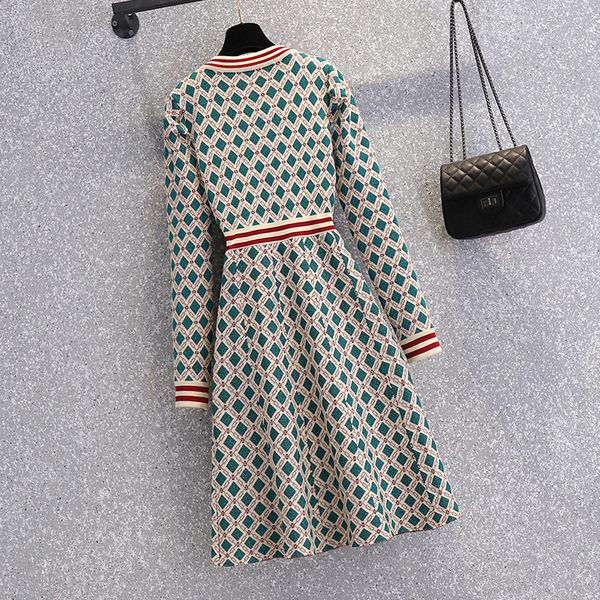 plus size 4xl women autumn winter vintage plaid knitted sweater dresses 2021 v neck striped patchwork knitwear mini short dress, White;black
plus size 4xl women autumn winter vintage plaid knitted sweater dresses 2021 v neck striped patchwork knitwear mini short dress, White;black