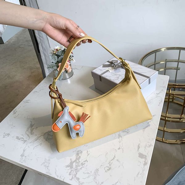luxurys designers ins underarm method club women's new korean version net red minority large capacity one shoulder messenger bag in sum
luxurys designers ins underarm method club women's new korean version net red minority large capacity one shoulder messenger bag in sum