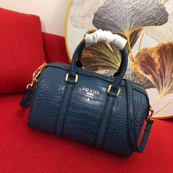 2020 wholesale pillow bag evening bag luxury designer handbag crocodile grain leather messenger bag fashionable leather material 260
2020 wholesale pillow bag evening bag luxury designer handbag crocodile grain leather messenger bag fashionable leather material 260