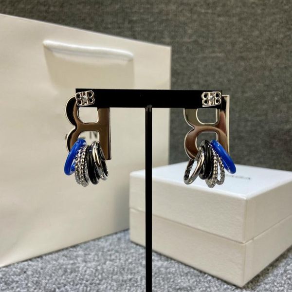 french fashionable temperament retro letter multicolor circle earrings female 2021 new gold and black circle exaggerated persona, Golden;silver
french fashionable temperament retro letter multicolor circle earrings female 2021 new gold and black circle exaggerated persona, Golden;silver