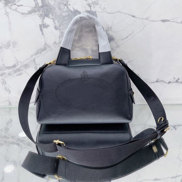 soft leather women totes bags handbag shouder crossbody triangular badge shopping bag luxurys messenger ladies travel handbags 25*16cm
soft leather women totes bags handbag shouder crossbody triangular badge shopping bag luxurys messenger ladies travel handbags 25*16cm