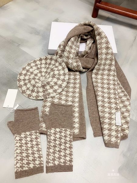 2020 explosions cashmere scarf gloves hat three-piece set made of delicate 100% cashmere., ing, Blue;gray
2020 explosions cashmere scarf gloves hat three-piece set made of delicate 100% cashmere., ing, Blue;gray