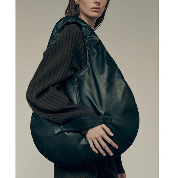 spring 2021 new dual-purpose round large capacity underarm bag single shoulder simple soft women handbag e102
spring 2021 new dual-purpose round large capacity underarm bag single shoulder simple soft women handbag e102