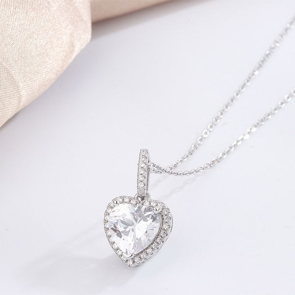 austrian crystal diamond love heart pendant necklace fashion class women girls ladies sterling silver element jewelry gift 
austrian crystal diamond love heart pendant necklace fashion class women girls ladies sterling silver element jewelry gift