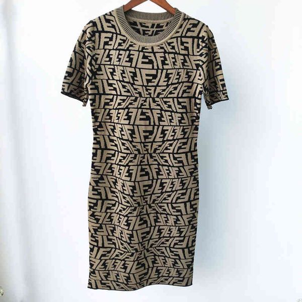 summer irregular letter jacquard round neck short sleeve knitted dress, Black;white
summer irregular letter jacquard round neck short sleeve knitted dress, Black;white