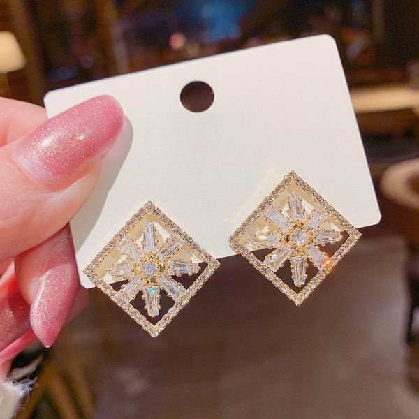 micro pave zircon snowflake square earrings for women 2021 new jewelry delicate earings wholesale, Golden;silver
micro pave zircon snowflake square earrings for women 2021 new jewelry delicate earings wholesale, Golden;silver