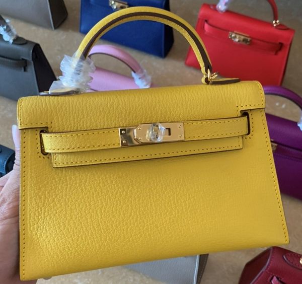 mini brand bag 19.5cm handmade quality lamb skin yellow color wax thread have both gold and silver hardware wholesale price contact me for
mini brand bag 19.5cm handmade quality lamb skin yellow color wax thread have both gold and silver hardware wholesale price contact me for