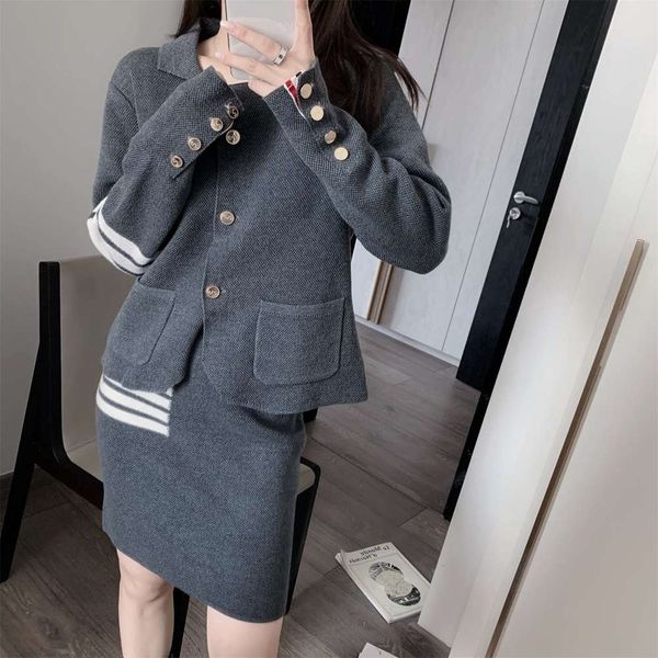 t6275 autumn / winter 2020 korean style loose horizontal bar sweater suit coat, White;black
t6275 autumn / winter 2020 korean style loose horizontal bar sweater suit coat, White;black
