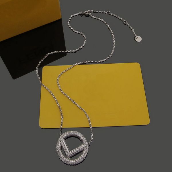 pendant necklaces europe america designer fashion style lady women gold/silver/rose color hardware engraved f letter hollow out full diamond
pendant necklaces europe america designer fashion style lady women gold/silver/rose color hardware engraved f letter hollow out full diamond