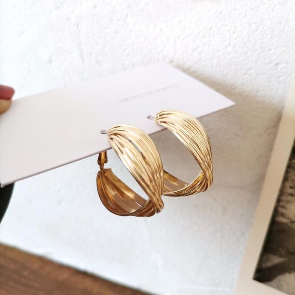 Fashion Round Irregular Hoop Earrings for Women Girl Hip Hop Metal Hyperbole Earrings Hoops Punk Female Jewelry 2021 Aretes Aro, Golden;silver
Fashion Round Irregular Hoop Earrings for Women Girl Hip Hop Metal Hyperbole Earrings Hoops Punk Female Jewelry 2021 Aretes Aro, Golden;silver
