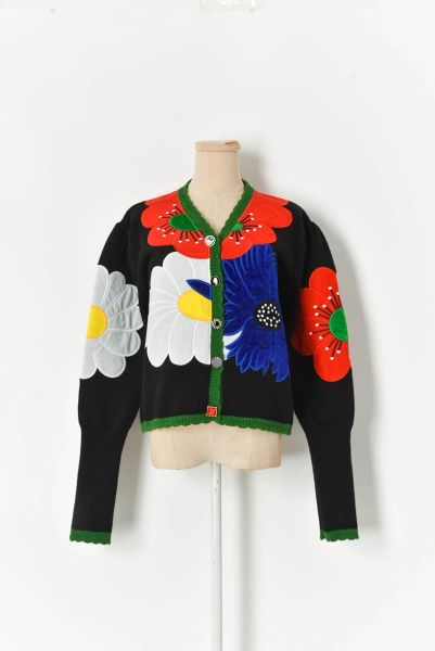 130 2021 spring brand same style regular long sleeve v neck cardigan kint sweater women clothes mingzhi, White;black
130 2021 spring brand same style regular long sleeve v neck cardigan kint sweater women clothes mingzhi, White;black