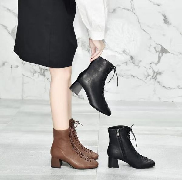 2020 new lace-up square head leather boots european and american style mid-tube sheepskin high-heeled thick heel boots boots leather, Black
2020 new lace-up square head leather boots european and american style mid-tube sheepskin high-heeled thick heel boots boots leather, Black