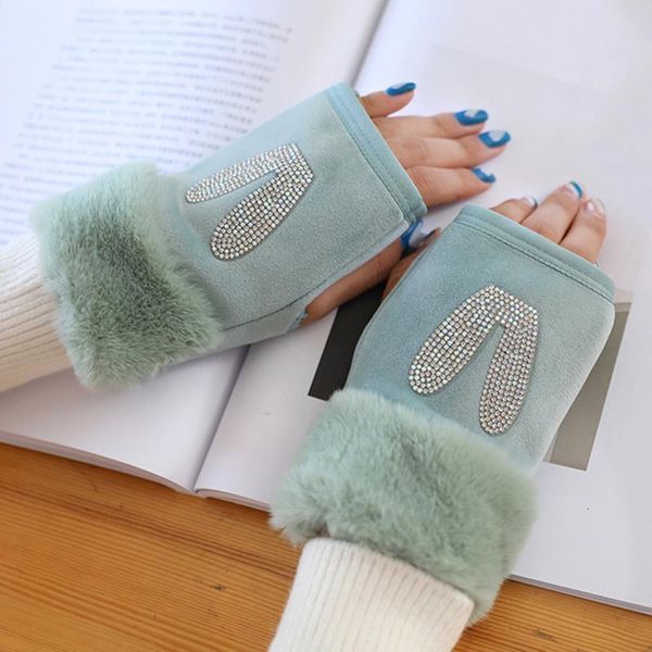 cute cartoon ears diamond plush fingerless cycling warm mitten women winter velvet thicken touch screen driving glove l60, Blue;gray
cute cartoon ears diamond plush fingerless cycling warm mitten women winter velvet thicken touch screen driving glove l60, Blue;gray