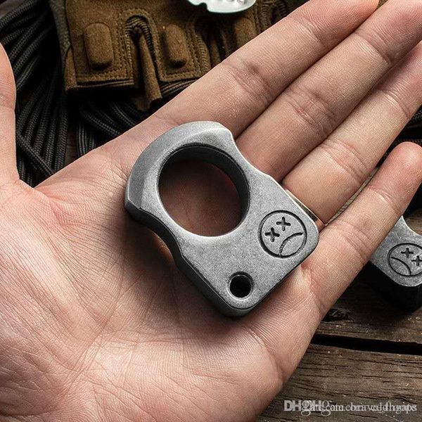 multifunction outdoor tools brass keychain smiling face single holes outdoors broken window859