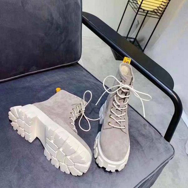 2021 autumn and winter new fashion women boots thicken bottom comfortable snow boots, Black
2021 autumn and winter new fashion women boots thicken bottom comfortable snow boots, Black