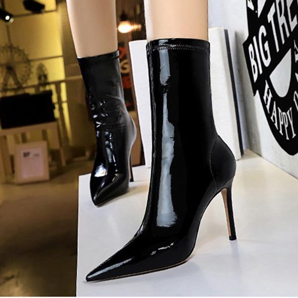 pointed short boots winter thin skinny boots european and american fashion nightclubs were thin, shiny patent leather, Black
pointed short boots winter thin skinny boots european and american fashion nightclubs were thin, shiny patent leather, Black