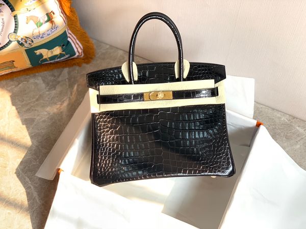 whosale handmade calf skin with crocodile grain design handbag25,30cm,wax stitching, black and brown 2 colors,fast delivery
whosale handmade calf skin with crocodile grain design handbag25,30cm,wax stitching, black and brown 2 colors,fast delivery