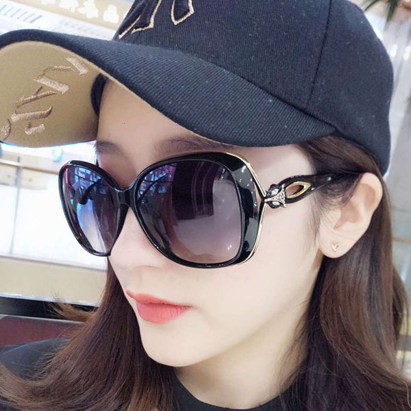 new fox head inlaid diamond 2020 sunglasses women's big frame thin round face glasses high definition polarized driving sunglasses fash, White;black
new fox head inlaid diamond 2020 sunglasses women's big frame thin round face glasses high definition polarized driving sunglasses fash, White;black
