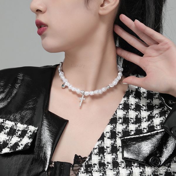 fashion design necklace pendant luxury jewelry irregular cross pearl women's light luxury temperament in autumn and winter clavicle cha, Silver
fashion design necklace pendant luxury jewelry irregular cross pearl women's light luxury temperament in autumn and winter clavicle cha, Silver