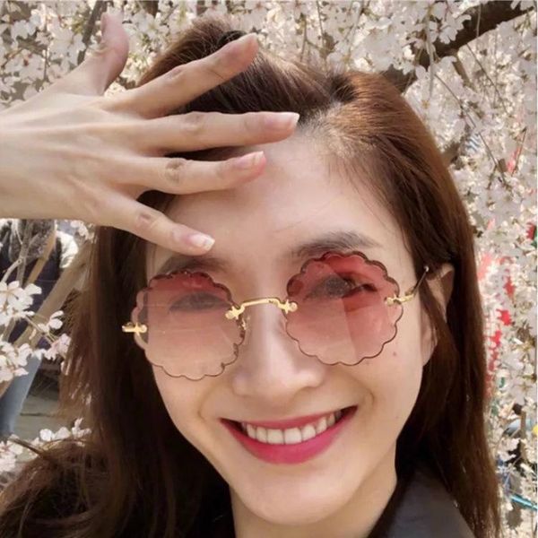 sunglasses fashion and women's designer of 2021 is elaborately creating a floral look, White;black
sunglasses fashion and women's designer of 2021 is elaborately creating a floral look, White;black
