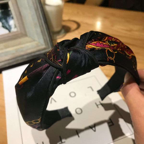korean version of the selling cross broad side knotted headband color-blocking printed fabric headband creative, Silver
korean version of the selling cross broad side knotted headband color-blocking printed fabric headband creative, Silver