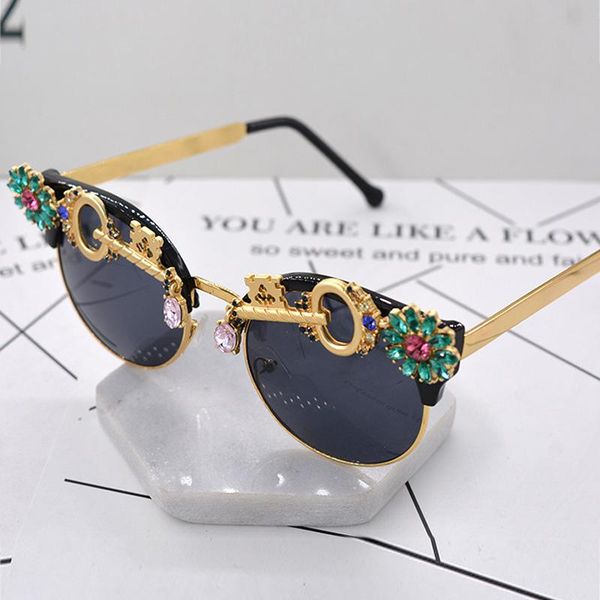 crystal rhinestone baroque sun glasses women brand designer summer luxury ladies sunglasses for summer feminino, White;black
crystal rhinestone baroque sun glasses women brand designer summer luxury ladies sunglasses for summer feminino, White;black
