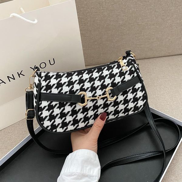 fashion lattice pattern women shoulder handbag metal buckle female portable chain crossbody handle bags
fashion lattice pattern women shoulder handbag metal buckle female portable chain crossbody handle bags