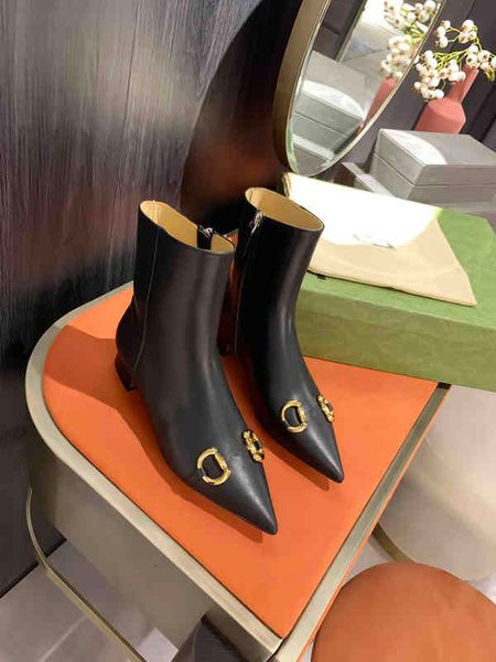 middle designer luxury tube martin boots autumn winter women's pointed toe 2.5cm heightened single boot black and white short
middle designer luxury tube martin boots autumn winter women's pointed toe 2.5cm heightened single boot black and white short