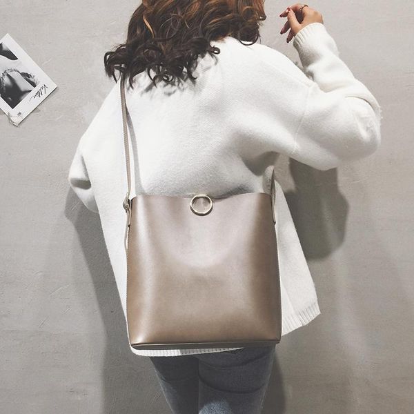 solid color big bag female 2020 new trend personality wild mother bag pu bucket leisure single shoulder messenger
solid color big bag female 2020 new trend personality wild mother bag pu bucket leisure single shoulder messenger