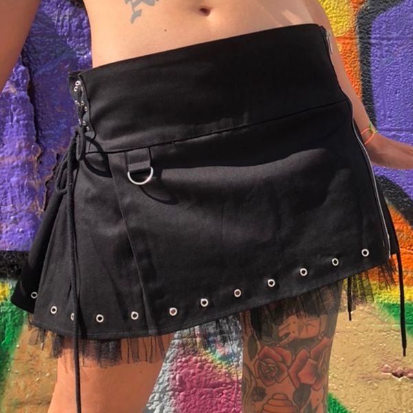 gothic black bandage tie up y2k high waist pleated goth skirt woman 2020 punk style patched mesh aesthetic streetwear mini skirt y1214
gothic black bandage tie up y2k high waist pleated goth skirt woman 2020 punk style patched mesh aesthetic streetwear mini skirt y1214