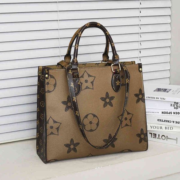 luxury designer messenger bag handbag large capacity color matching large flower shopping one tote pet backpack
luxury designer messenger bag handbag large capacity color matching large flower shopping one tote pet backpack