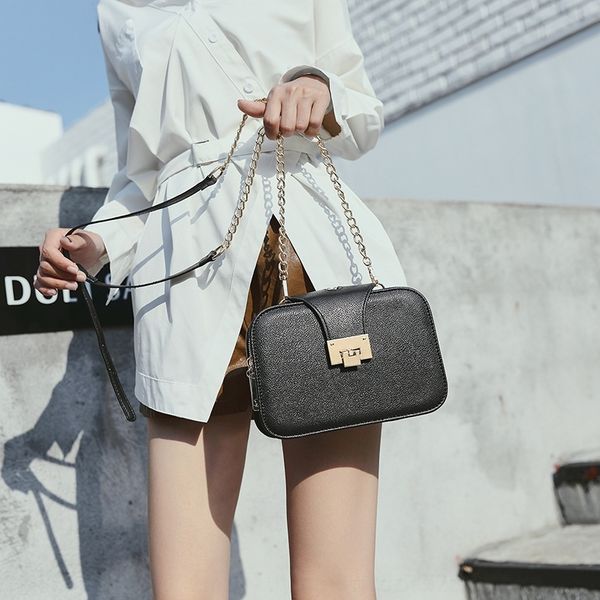 r3fny women's korean bag small square chain shoulder straddle new single bar small square simple women's bag clip new x1nac
r3fny women's korean bag small square chain shoulder straddle new single bar small square simple women's bag clip new x1nac