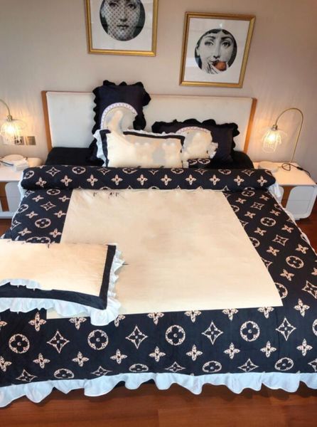 2021 fashion designer bedding set velvet duvet cover set soft quilt cover set size bed sheet thick duvet cover pillow cases
