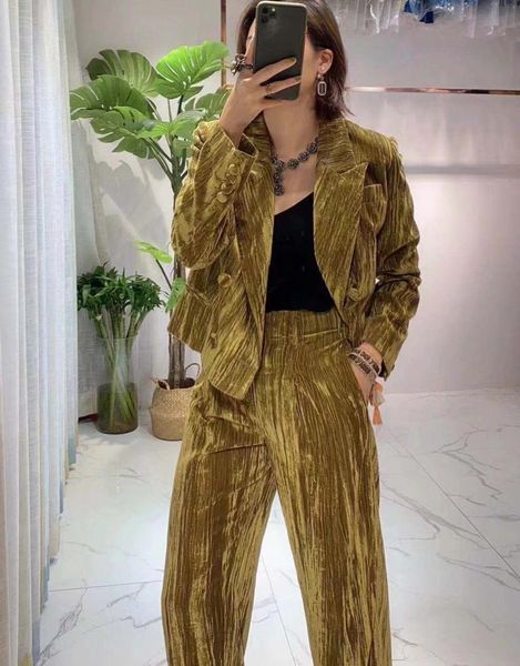 popular logo 2020 autumn/winter new velvet two-piece suit, quite thick and warm, the fabric is skin-friendly and feels soft and smooth, White
popular logo 2020 autumn/winter new velvet two-piece suit, quite thick and warm, the fabric is skin-friendly and feels soft and smooth, White