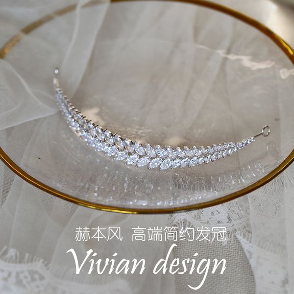 vivian design hepburn style simple and exquisite, plain crown, zircon water diamond flash hair decoration bridal crown, Silver
vivian design hepburn style simple and exquisite, plain crown, zircon water diamond flash hair decoration bridal crown, Silver